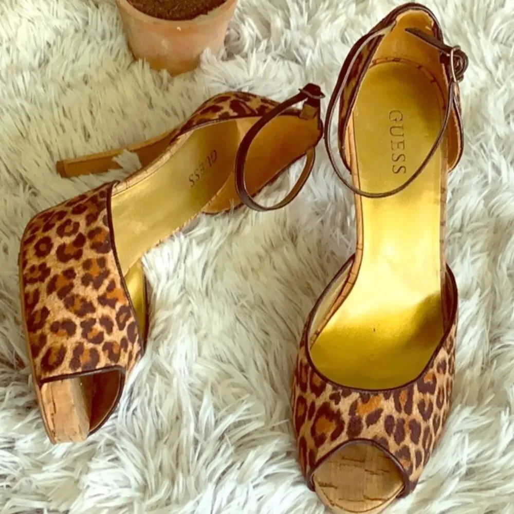 GUESS Hayle 2 Multicolor Leopard Print Fabric Peep Toe Cork Sandal High Heels 8
